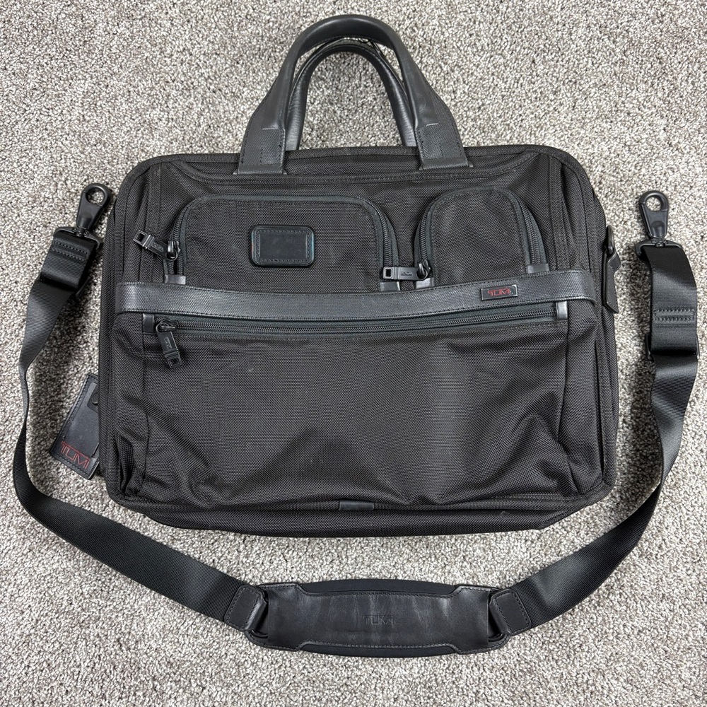 Tumi Alpha 2 Expandable Organizer Laptop Brief 26145d2 Black W/ Strap